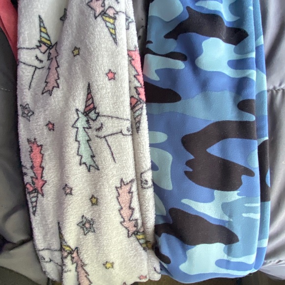 Clothes - Picture 4 of 12